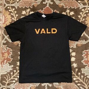 Size M. Black and orange. VALD tee shirt.